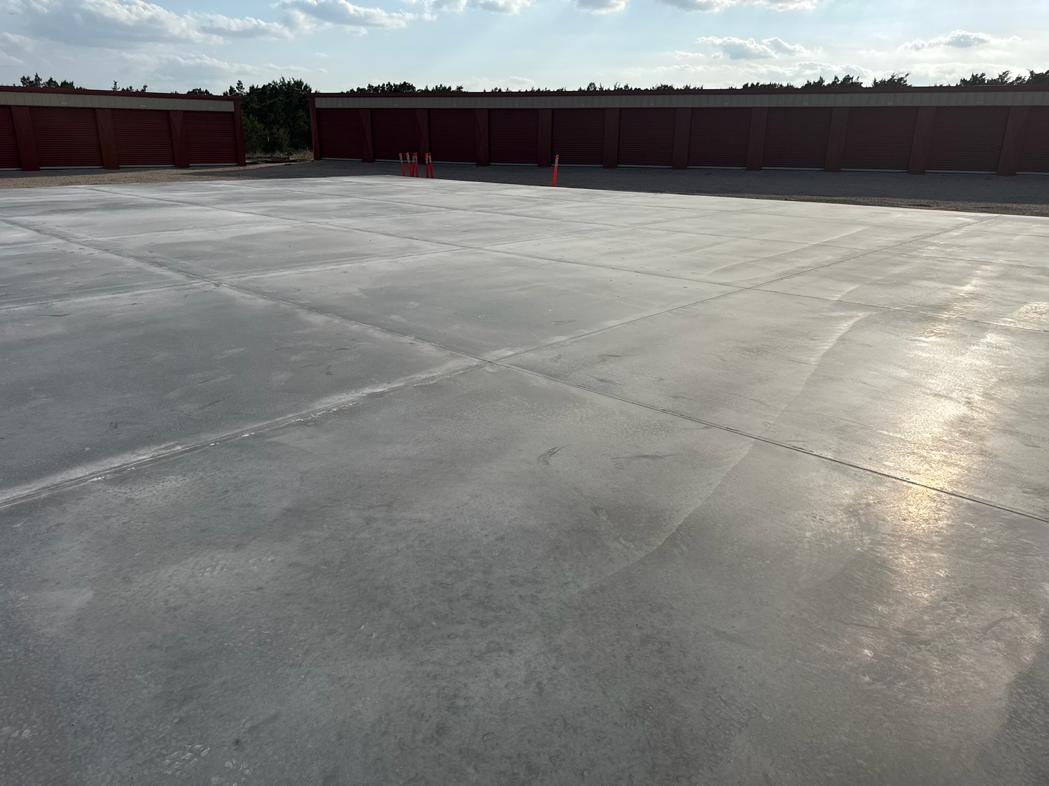 Visible finished field and joint lines on the Burnet shop foundation