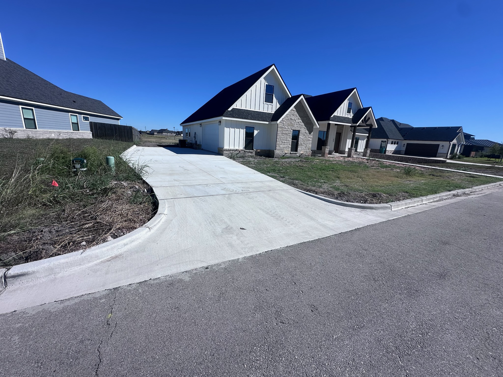 Custom Concrete Driveway project image 2 in Waco, TX
